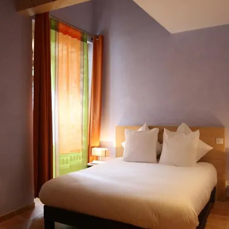 Hotell Logis Restaurant Le Domaine De L'eau Vive Largentière