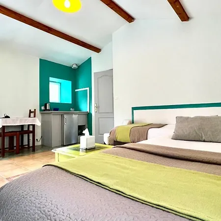 Hotel Logis Restaurant Le Domaine De L'eau Vive 3*