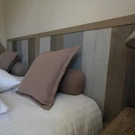Hotel Logis Restaurant Le Domaine De L'eau Vive 3*