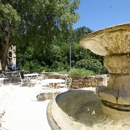 Logis Restaurant Le Domaine De L'eau Vive 3*