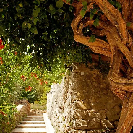 Hotell Logis Restaurant Le Domaine De L'eau Vive