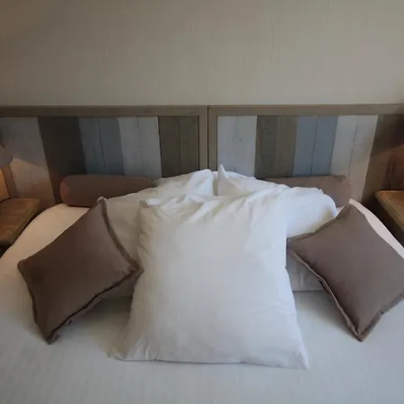 Logis Restaurant Le Domaine De L'eau Vive Hotel