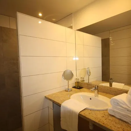 Logis Restaurant Le Domaine De L'eau Vive Hotel 3*