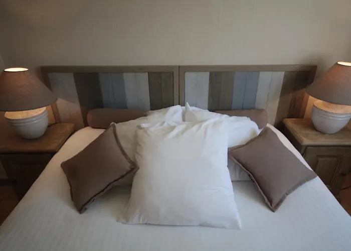 Logis Restaurant Le Domaine De L'eau Vive Hotel