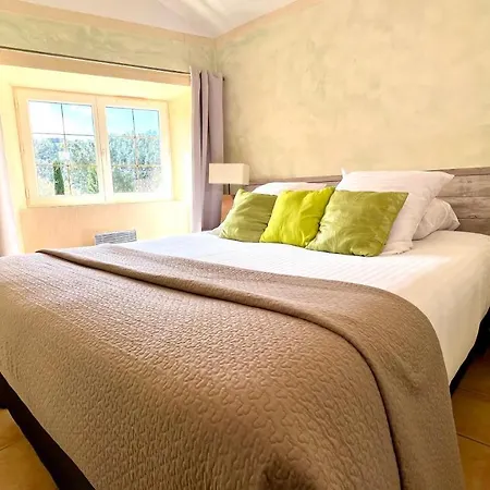 Hotel Logis Restaurant Le Domaine De L'eau Vive 3*