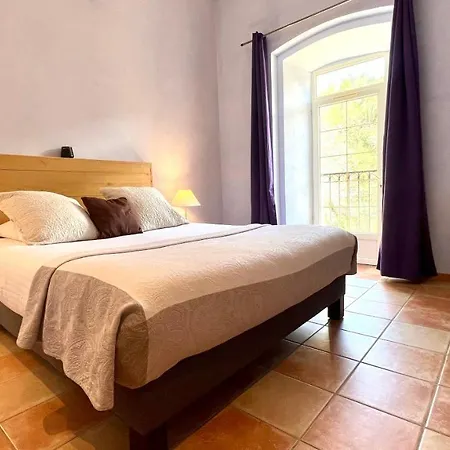 Logis Restaurant Le Domaine De L'eau Vive Hotel