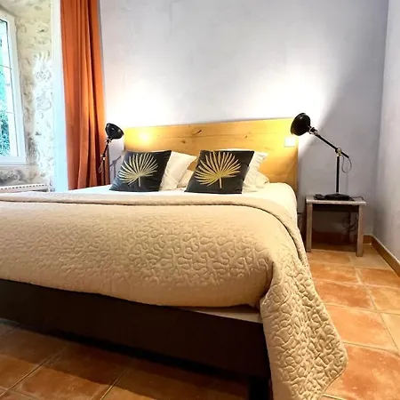 Logis Restaurant Le Domaine De L'eau Vive Hotel 3*
