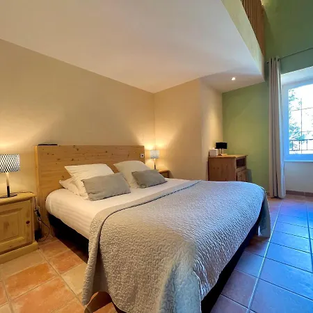 Hotel Logis Restaurant Le Domaine De L'eau Vive Largentière