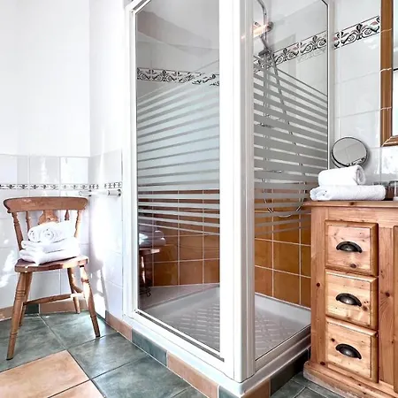 Logis Restaurant Le Domaine De L'eau Vive 3*
