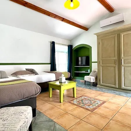 Hotel Logis Restaurant Le Domaine De L'eau Vive 3*