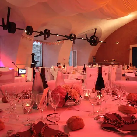 Ξενοδοχείο Logis Restaurant Le Domaine De L'eau Vive 3*