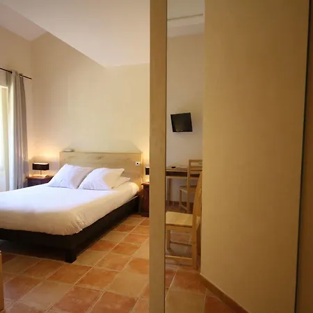 Logis Restaurant Le Domaine De L'eau Vive Hotel 3*